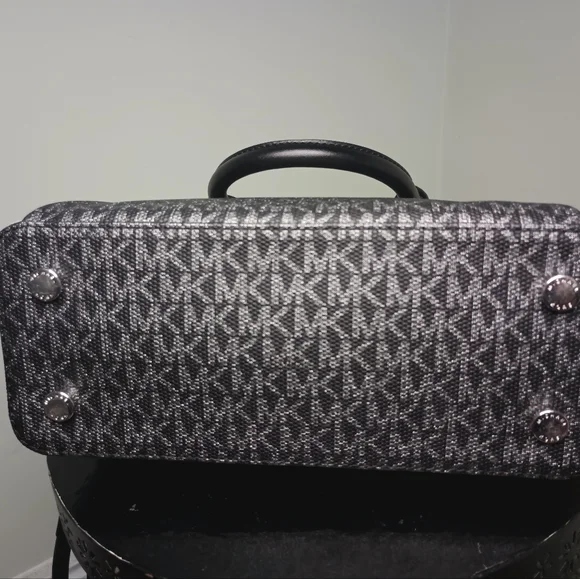 Michael Kors Sienna Medium Two-Tone GraphicLogo Messenger Bag - Picture 5 of 8